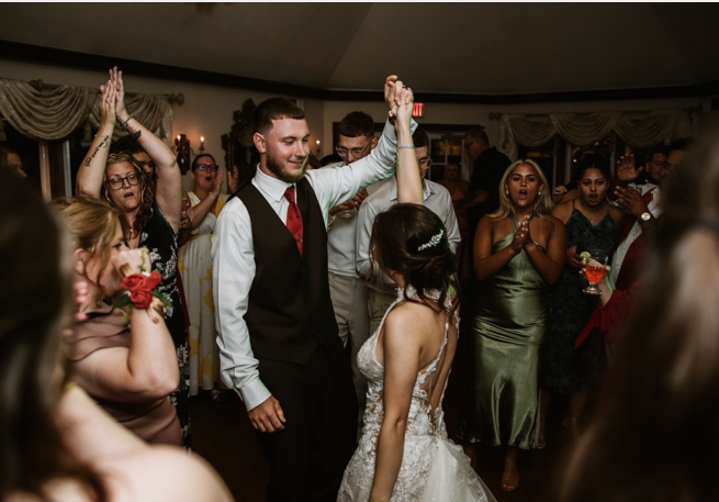couple dancing at wedding